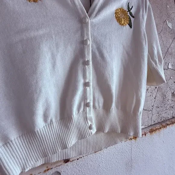 Cardigan Top Floral Embroidered Short Sleeve Sweater Cropped Button Front Size 6 - Picture 4 of 7
